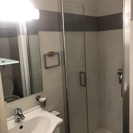 T1 29 M2 Lumineux Vue Garage Apartment *